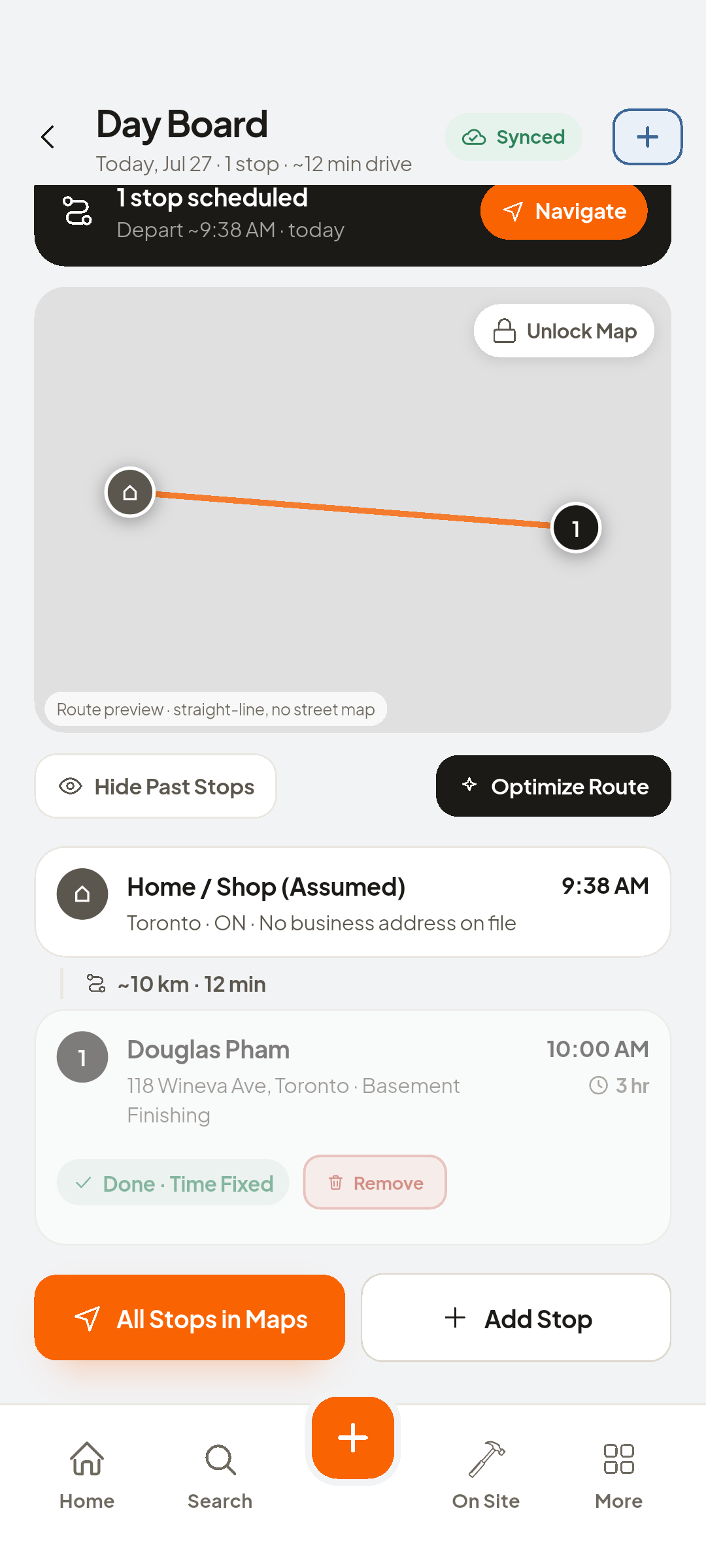 휴대폰에 표시된 데이보드. 방문지 카드 위에 동선이 그려진 지도가 있고, 방문지를 가장 나은 순서로 정리하는 버튼이 있습니다.
